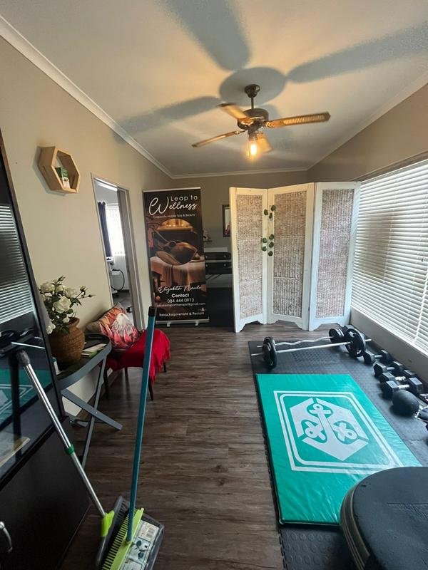 6 Bedroom Property for Sale in Protea Heights Western Cape